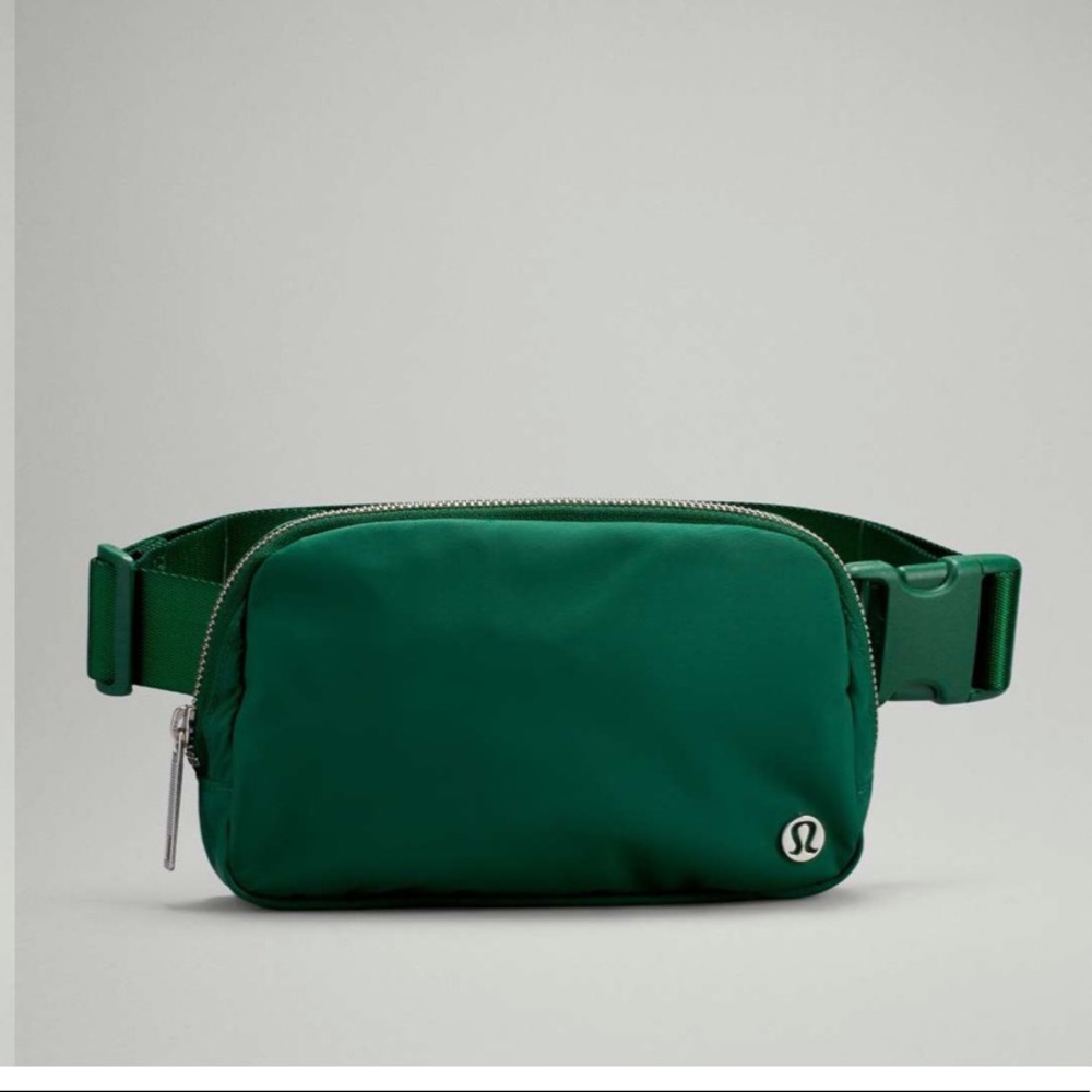 NWT Everywhere Belt Bag in Everglade Green